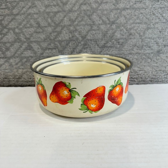 Other - Vintage Enamelware Bowl Set‎ Strawberry Pattern Cream Yellow Metal Nesting